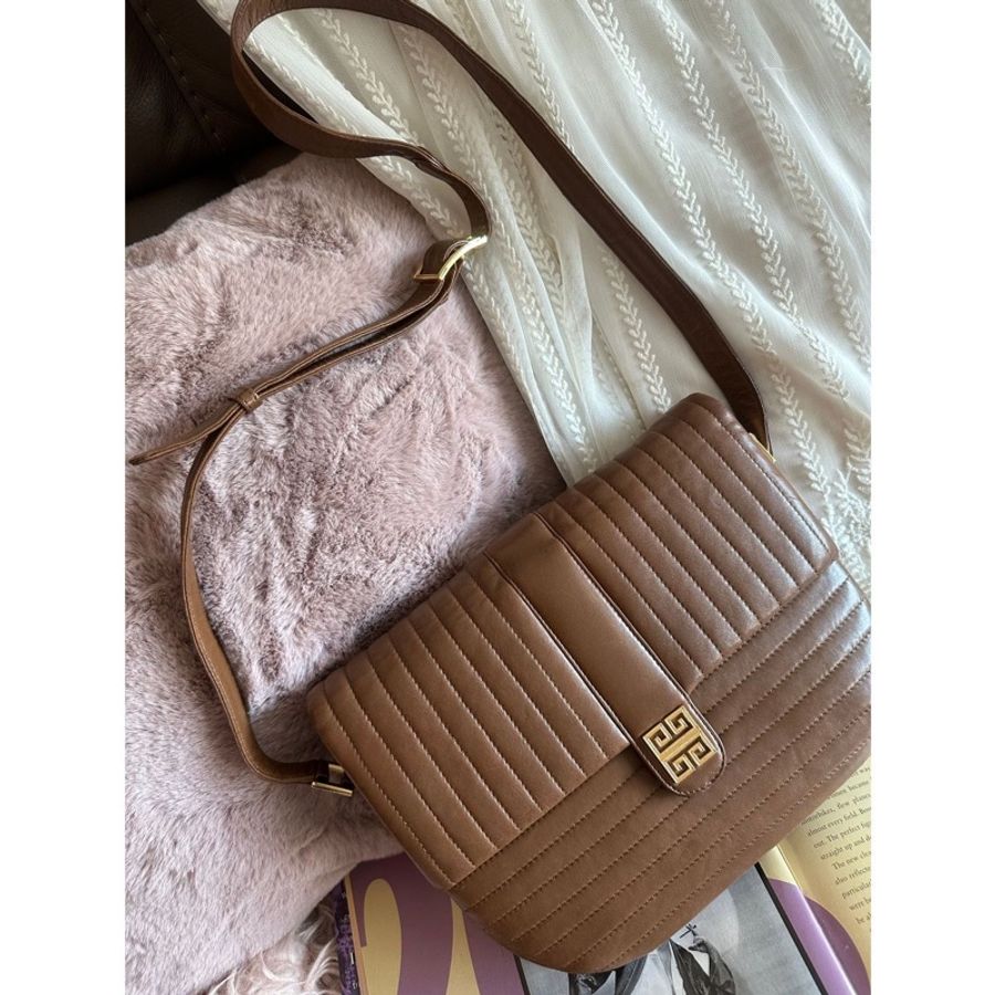 紀梵希 Givenchy 日本中古 絕版 古董 Vintage 4G 絎縫皮革翻蓋包 中古包 斜挎包-3