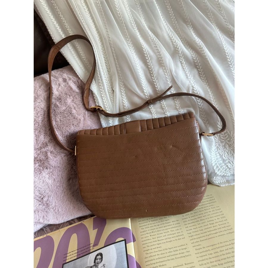 紀梵希 Givenchy 日本中古 絕版 古董 Vintage 4G 絎縫皮革翻蓋包 中古包 斜挎包-5