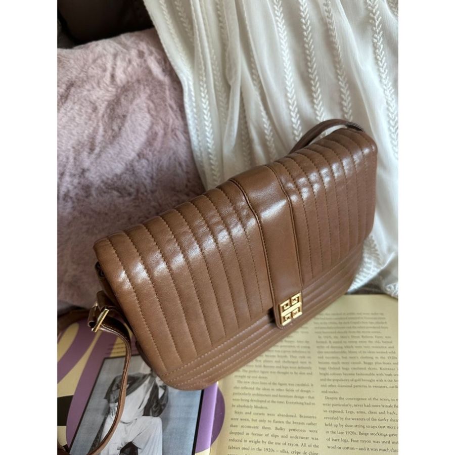 紀梵希 Givenchy 日本中古 絕版 古董 Vintage 4G 絎縫皮革翻蓋包 中古包 斜挎包-6