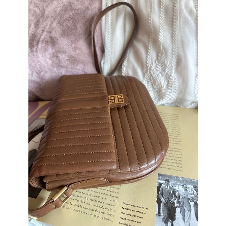 紀梵希 Givenchy 日本中古 絕版 古董 Vintage 4G 絎縫皮革翻蓋包 中古包 斜挎包-7