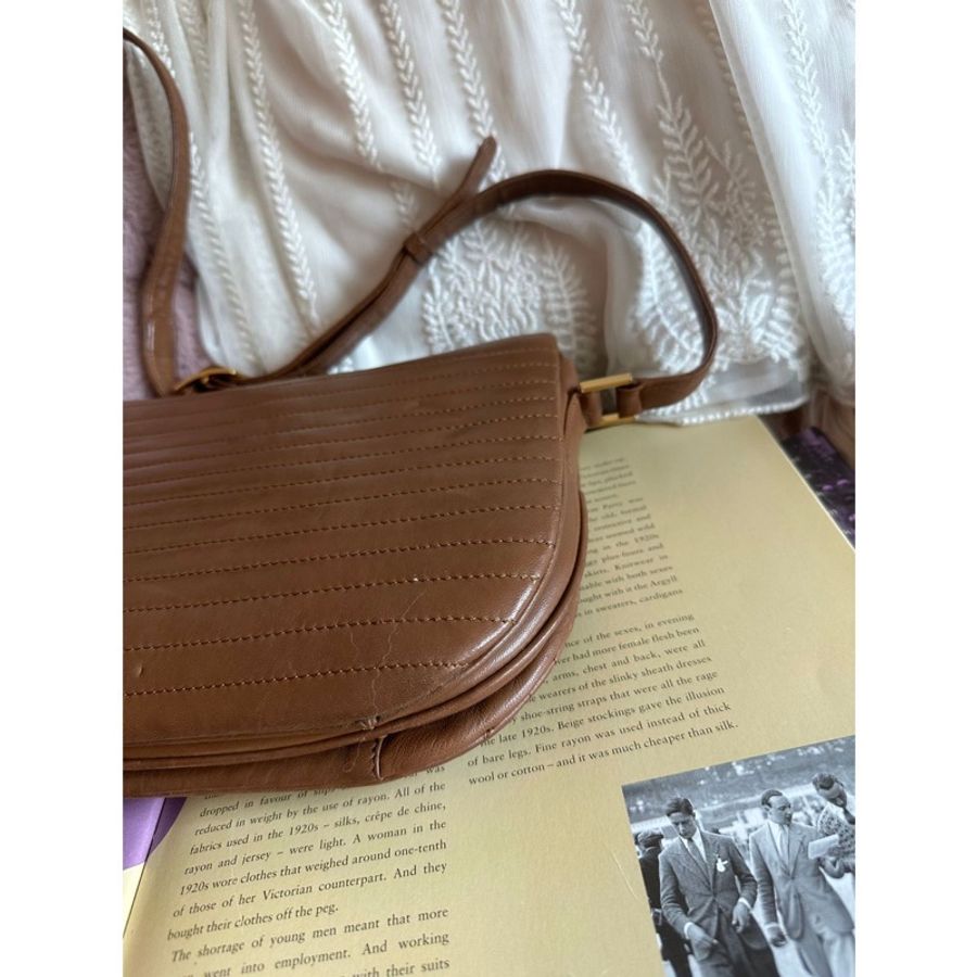 紀梵希 Givenchy 日本中古 絕版 古董 Vintage 4G 絎縫皮革翻蓋包 中古包 斜挎包-9