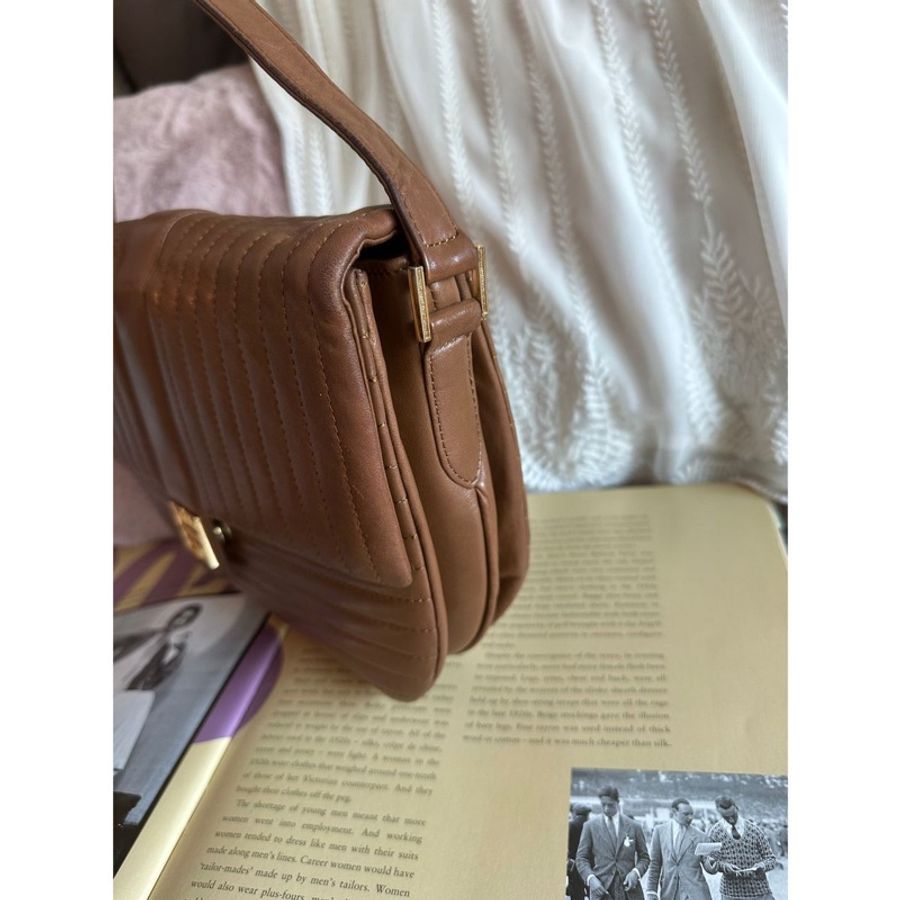紀梵希 Givenchy 日本中古 絕版 古董 Vintage 4G 絎縫皮革翻蓋包 中古包 斜挎包-15