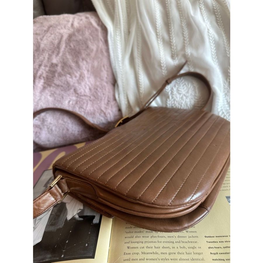紀梵希 Givenchy 日本中古 絕版 古董 Vintage 4G 絎縫皮革翻蓋包 中古包 斜挎包-17