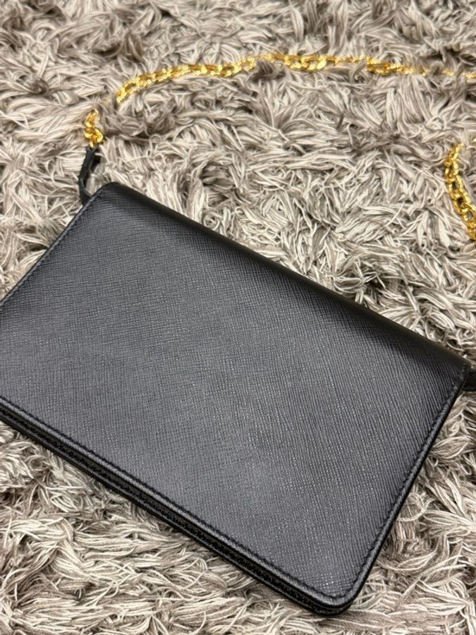 PRADA 普拉達 Saffiano 穿釦三角牌防刮牛皮雙層手拿/鍊包(黑色)-1