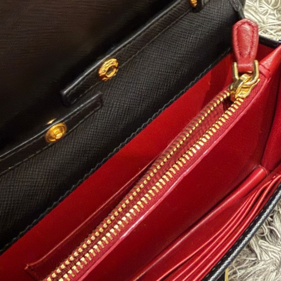 PRADA 普拉達 Saffiano 穿釦三角牌防刮牛皮雙層手拿/鍊包(黑色)-8