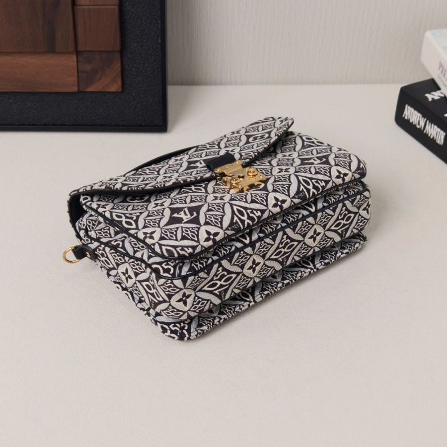 LV 1854系列黑白刺繡帆布 郵差手提斜背包25*18*8 98新配件塵袋-4