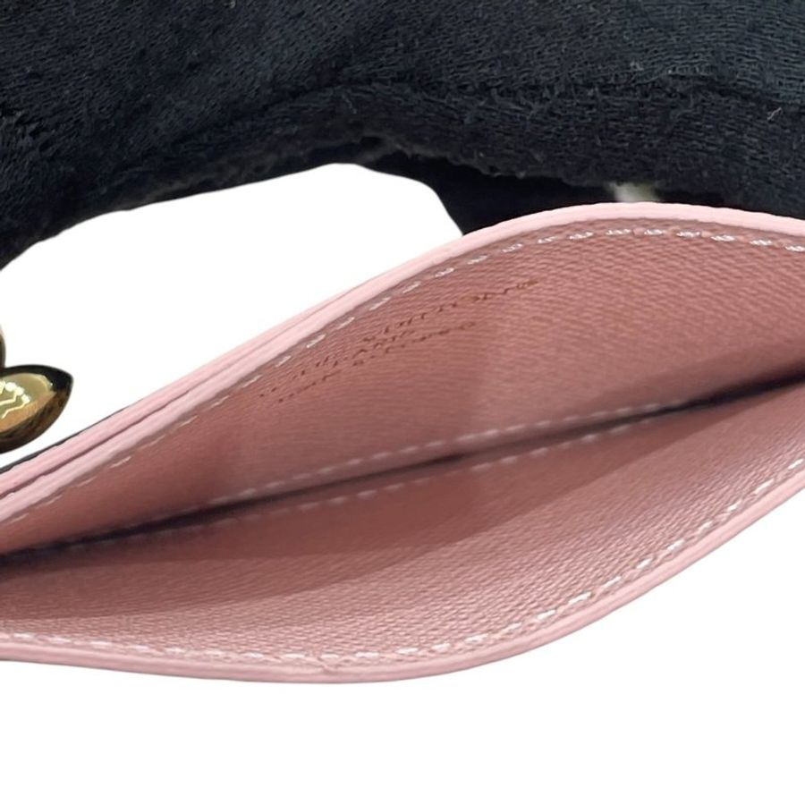 LOUIS VUITTON 路易威登 M82739 LV CHARMS 卡夾 PVC帆布 老花 粉紅色 金釦-11
