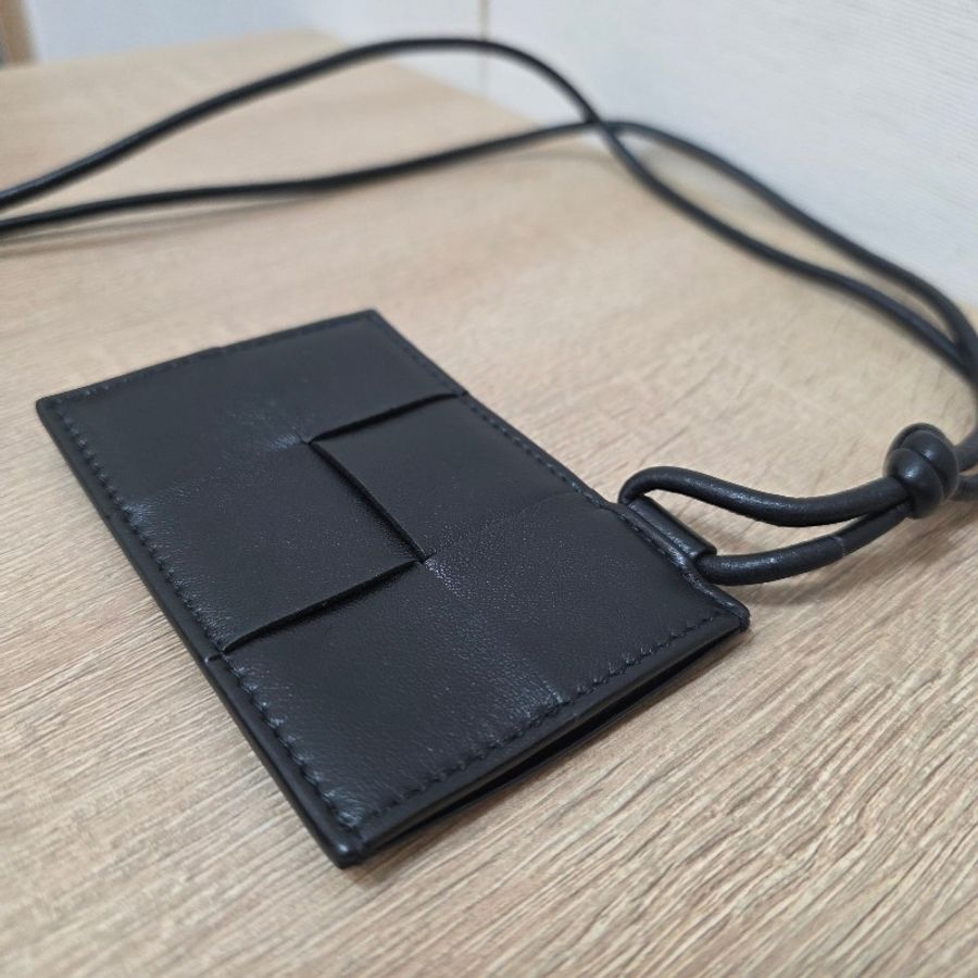 [少見好物🥨上班族愛用] BV黑大格編織牛皮CassetteBadge掛繩證件套-3