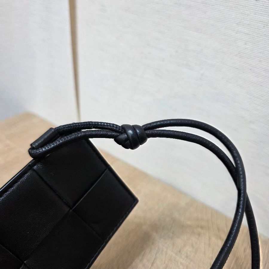 [少見好物🥨上班族愛用] BV黑大格編織牛皮CassetteBadge掛繩證件套-10