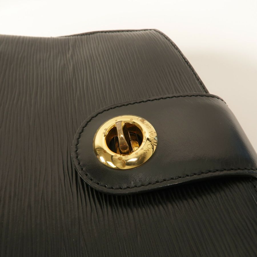 LOUIS VUITTON Epi Cluny肩背袋-13