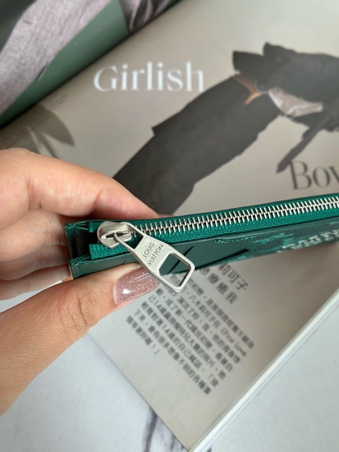 LV綠色扁一字卡片零錢包-13
