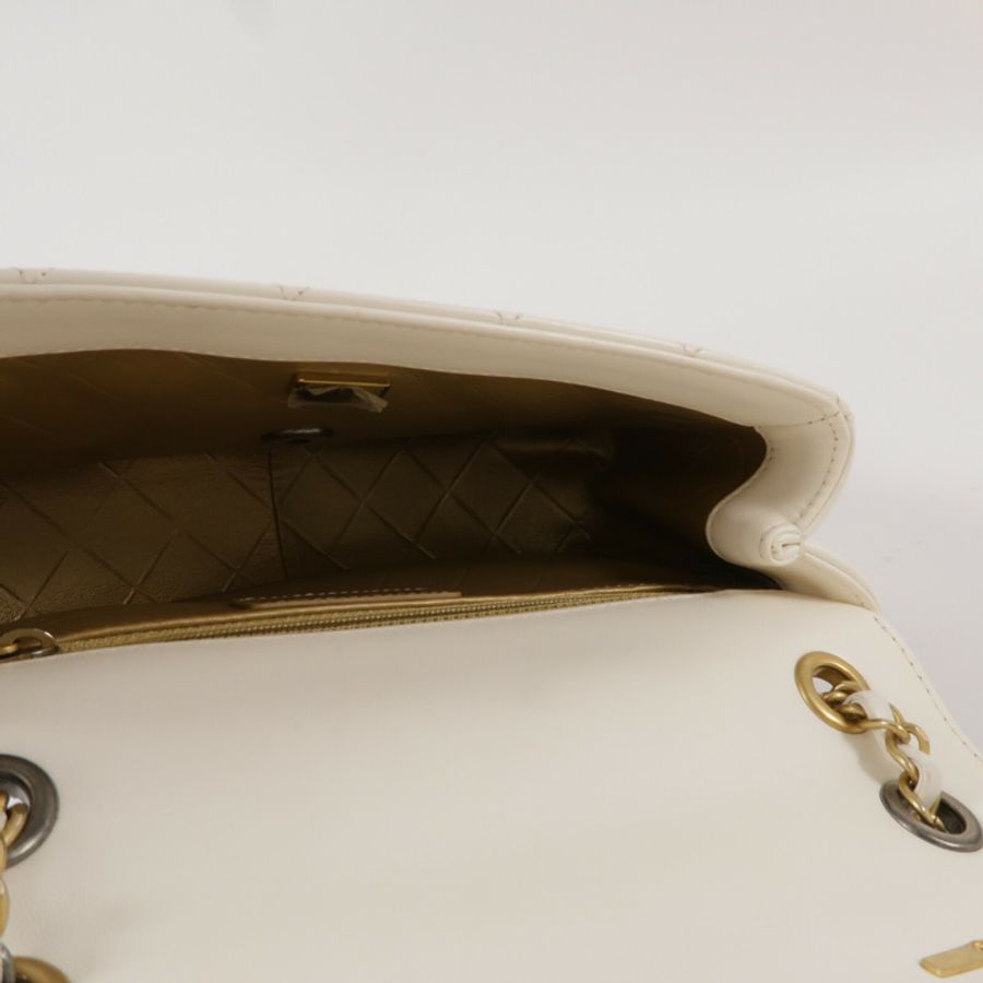 CHANEL 羊皮皮革Pearl Hairpin Badge Bag鏈帶肩背袋-4
