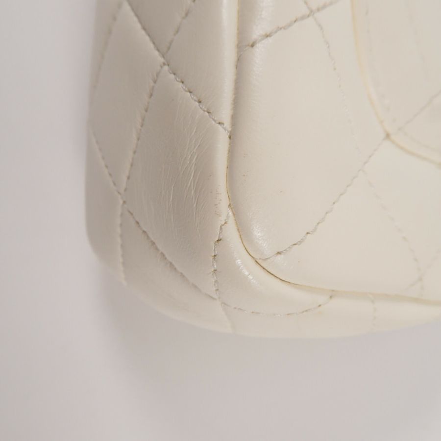 CHANEL 羊皮皮革Pearl Hairpin Badge Bag鏈帶肩背袋-16