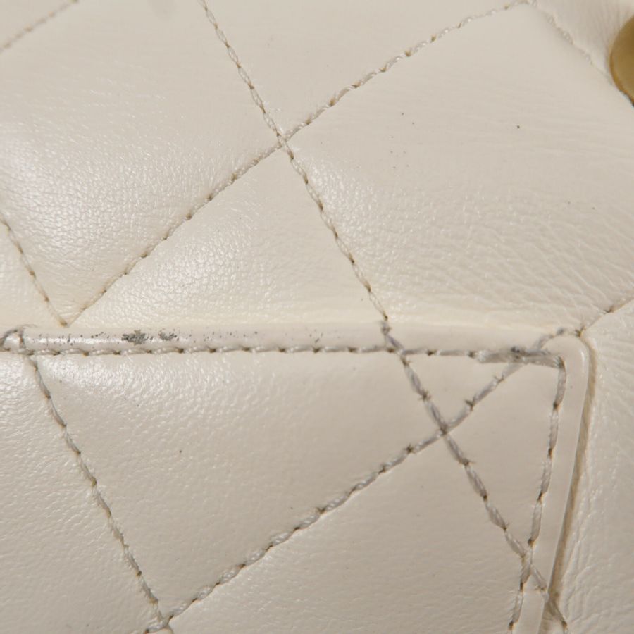 CHANEL 羊皮皮革Pearl Hairpin Badge Bag鏈帶肩背袋-17