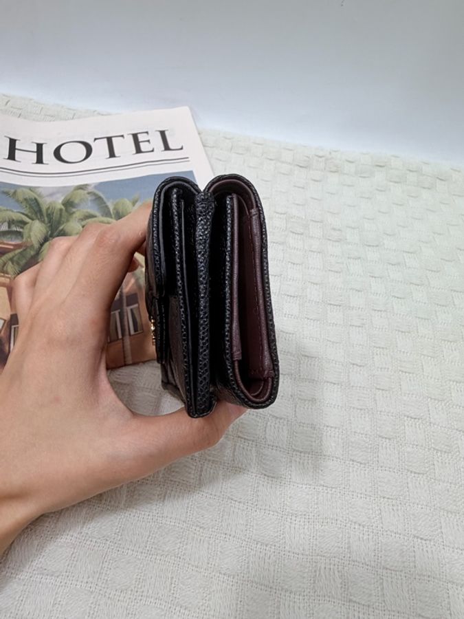 Chanel 黑金荔枝牛皮三折短夾-1
