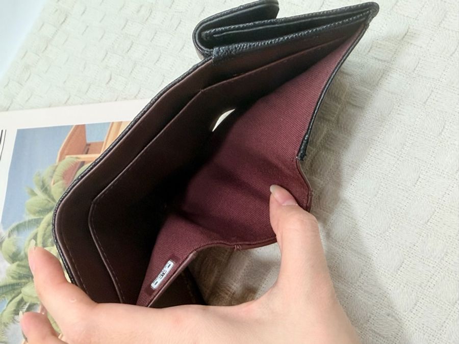 Chanel 黑金荔枝牛皮三折短夾-7
