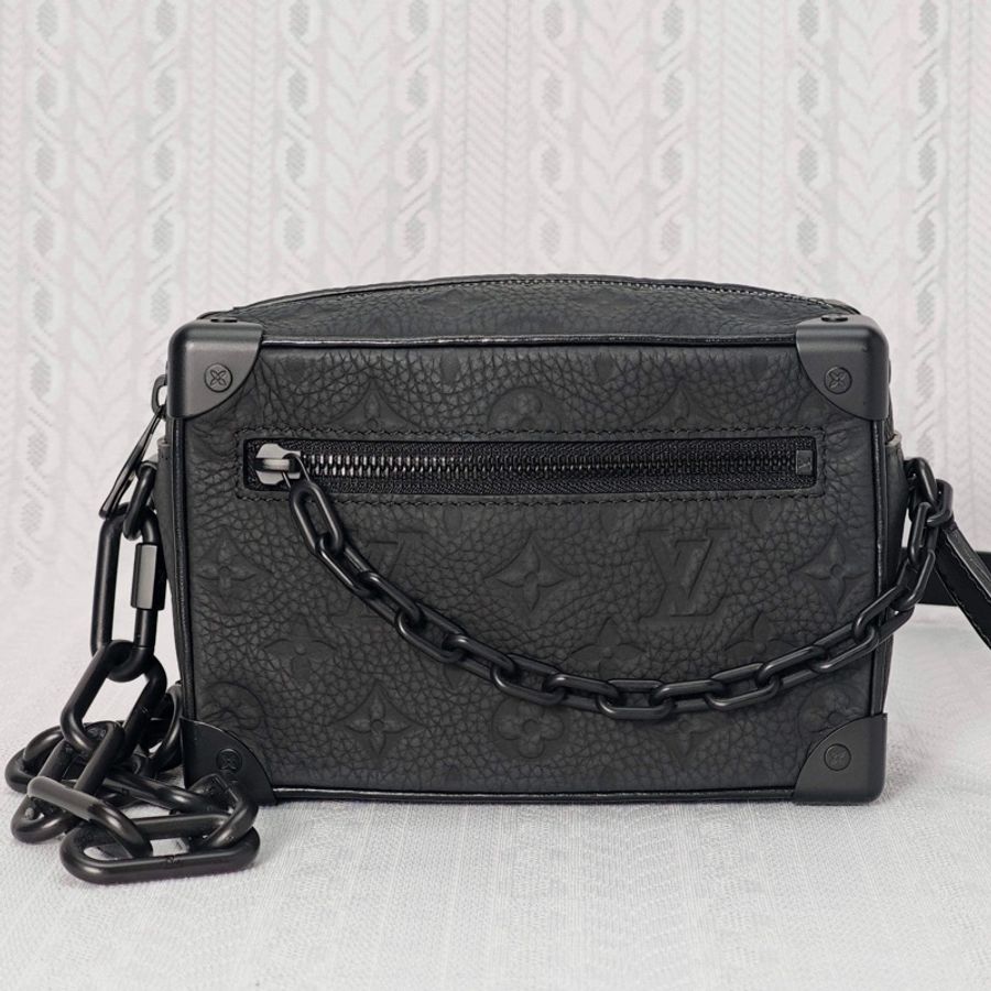 Louis Vuitton/路易威登 Soft trunk 黑色壓紋軟盒子包 單肩包-0
