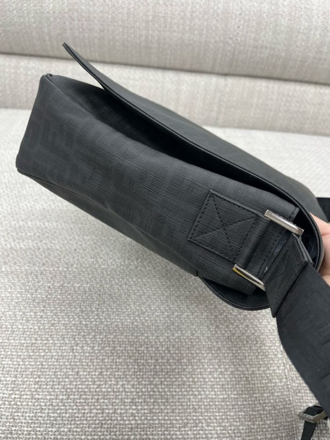 Fendi 芬迪限量老花雙F印記郵差包男公文包斜挎包-3