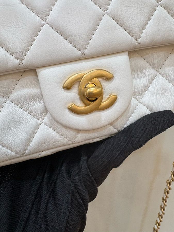 香奈兒 Chanel 白色金球CF20 全新-1