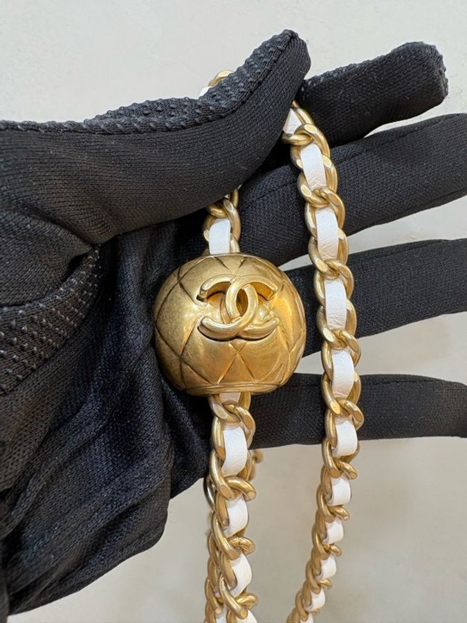香奈兒 Chanel 白色金球CF20 全新-4