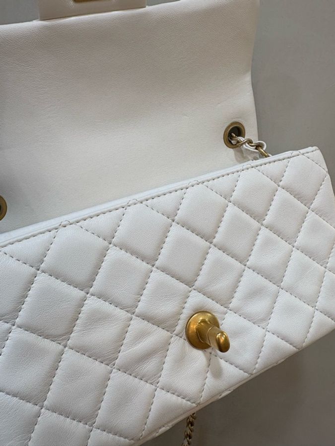 香奈兒 Chanel 白色金球CF20 全新-6