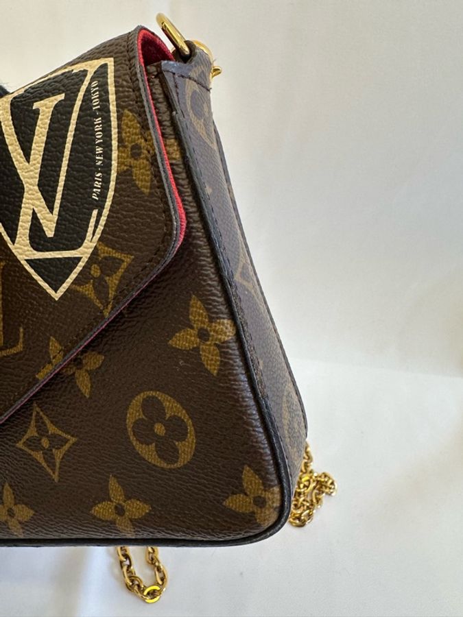 #LV限量必敗❤️#專櫃五萬多#徽章三合一 #特別款🌟 #現貨不用等⚡️ #率性時髦不撞包-25