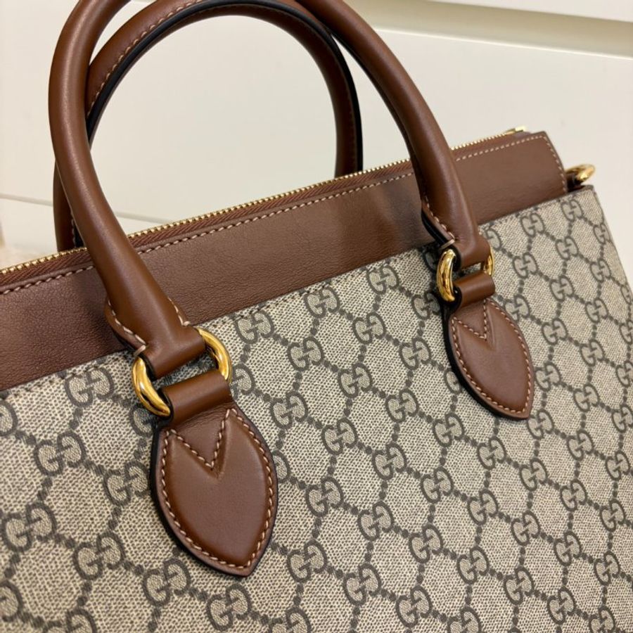 9.9成新僅家中試拿！GUCCI 古馳 779781 經典LOGO帆布皮革拉鍊手提斜背兩用包(棕色)-7