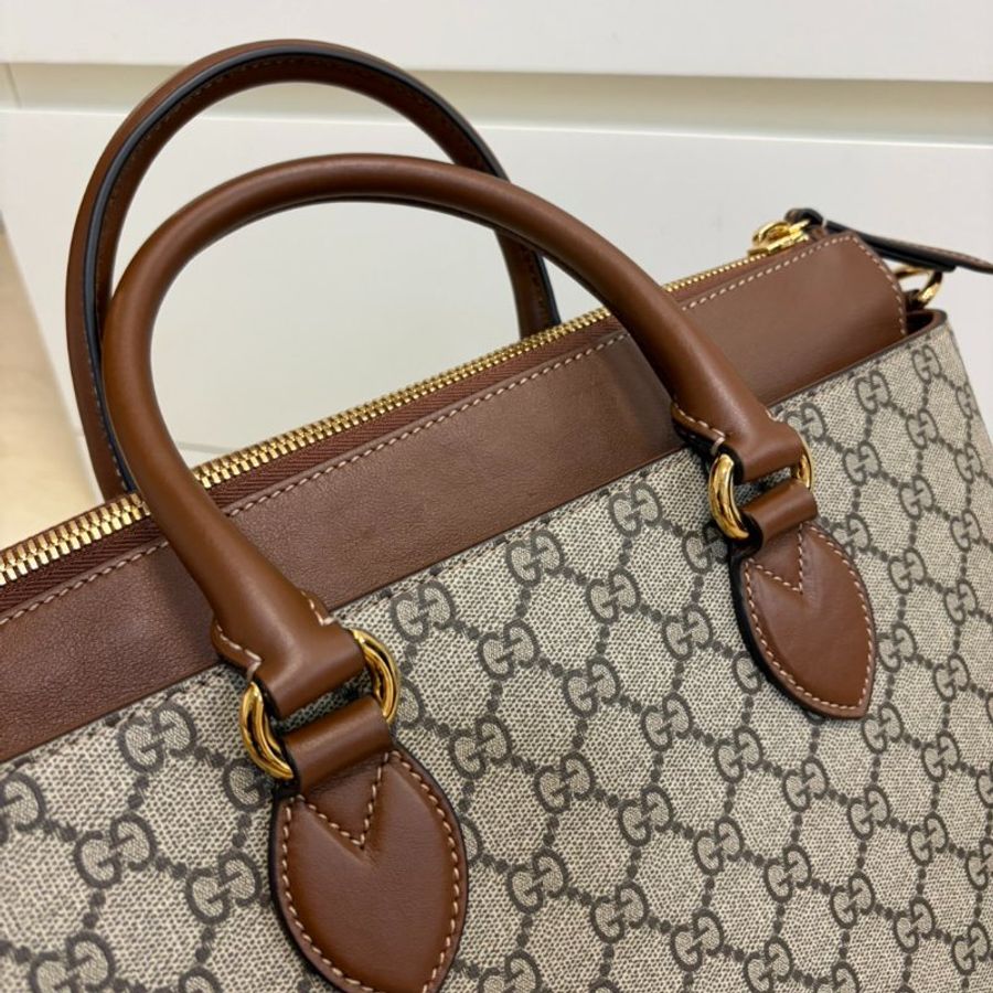 9.9成新僅家中試拿！GUCCI 古馳 779781 經典LOGO帆布皮革拉鍊手提斜背兩用包(棕色)-11