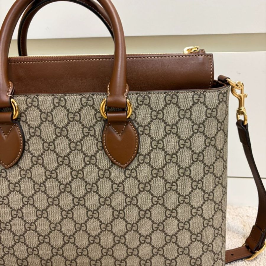 9.9成新僅家中試拿！GUCCI 古馳 779781 經典LOGO帆布皮革拉鍊手提斜背兩用包(棕色)-13