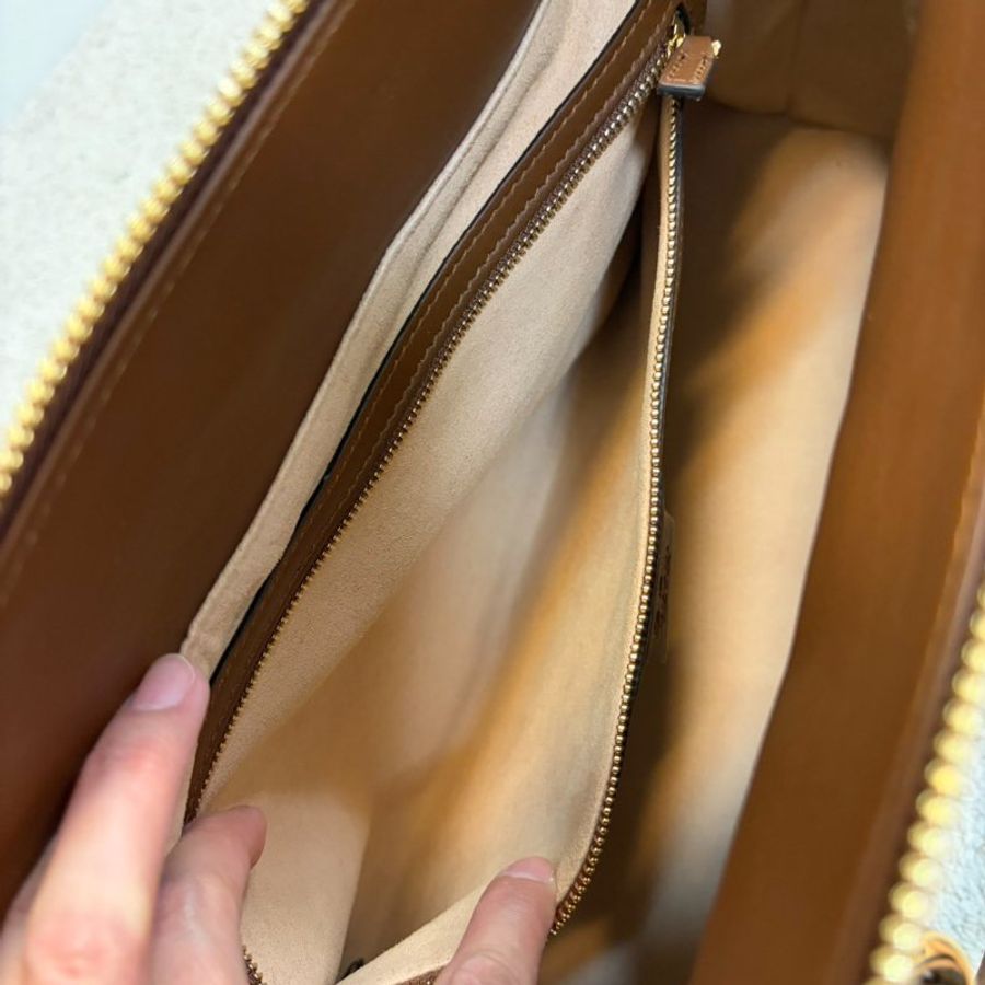 9.9成新僅家中試拿！GUCCI 古馳 779781 經典LOGO帆布皮革拉鍊手提斜背兩用包(棕色)-21