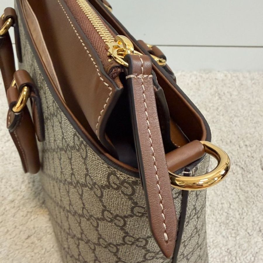 9.9成新僅家中試拿！GUCCI 古馳 779781 經典LOGO帆布皮革拉鍊手提斜背兩用包(棕色)-23
