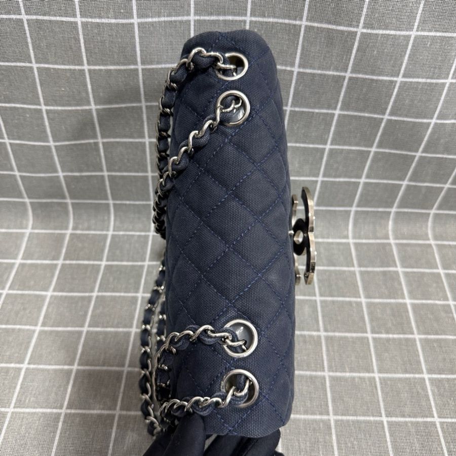 CHANEL 香奈兒 牛仔布鏈條深藍色銀色五金 底長23 鐳射12開 有保卡-2