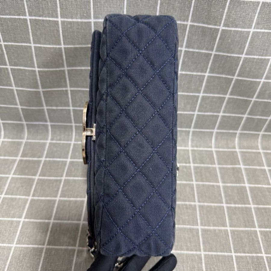 CHANEL 香奈兒 牛仔布鏈條深藍色銀色五金 底長23 鐳射12開 有保卡-3