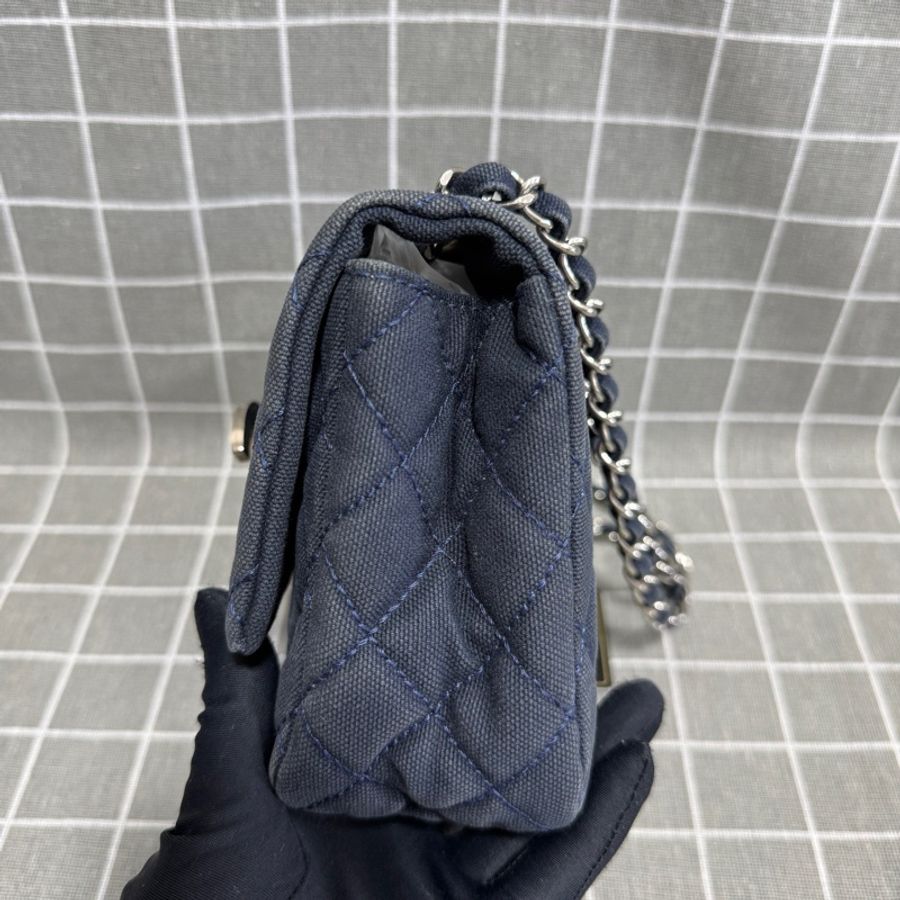 CHANEL 香奈兒 牛仔布鏈條深藍色銀色五金 底長23 鐳射12開 有保卡-4