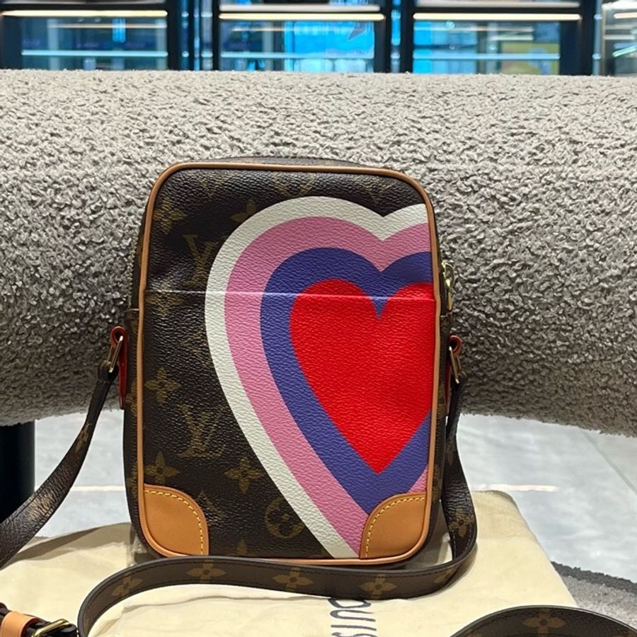 Louis Vuitton 路易威登 限量款game on雙子星愛心包-0