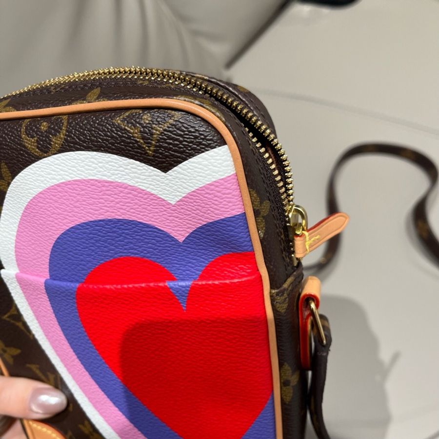 Louis Vuitton 路易威登 限量款game on雙子星愛心包-11