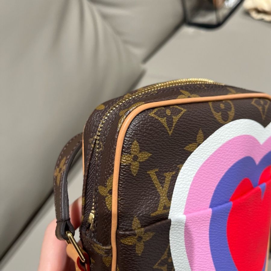 Louis Vuitton 路易威登 限量款game on雙子星愛心包-12
