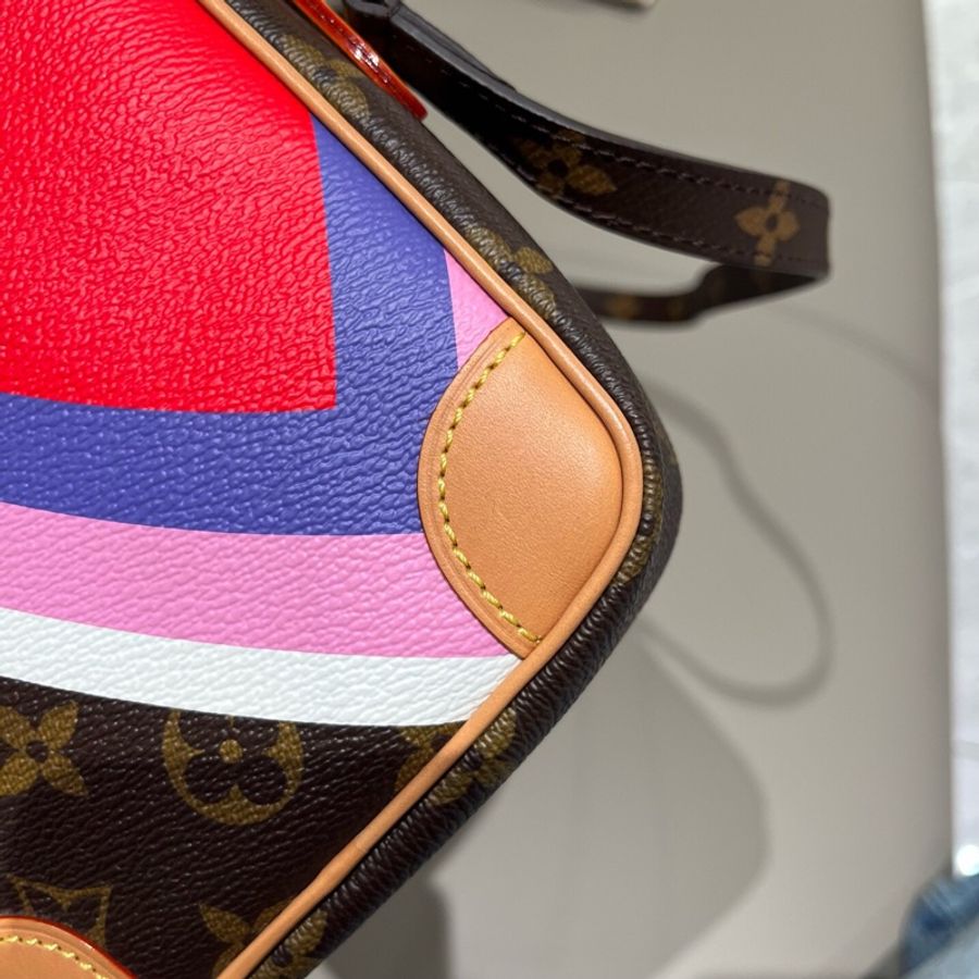 Louis Vuitton 路易威登 限量款game on雙子星愛心包-13
