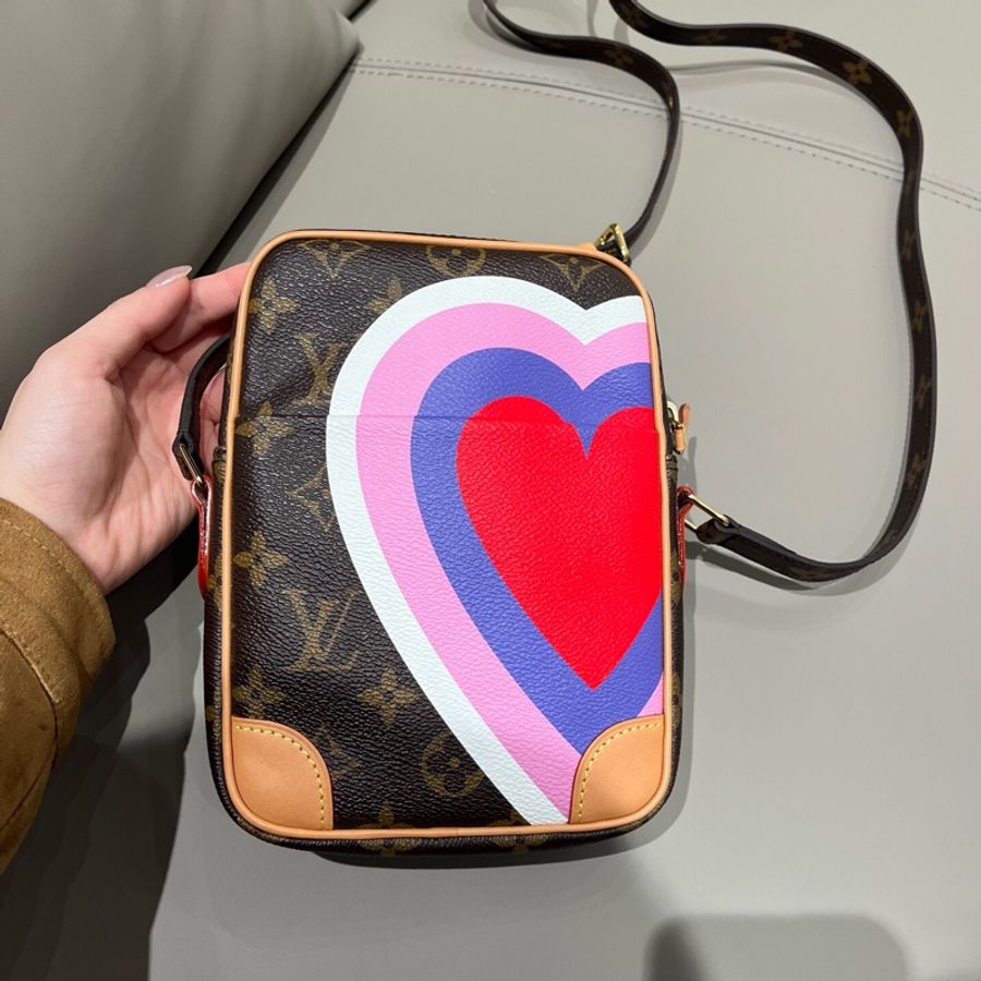 Louis Vuitton 路易威登 限量款game on雙子星愛心包-15