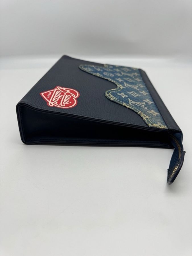 Louis Vuitton 路易威登 限量版手拿包,芯片款,尺寸27×20,-3