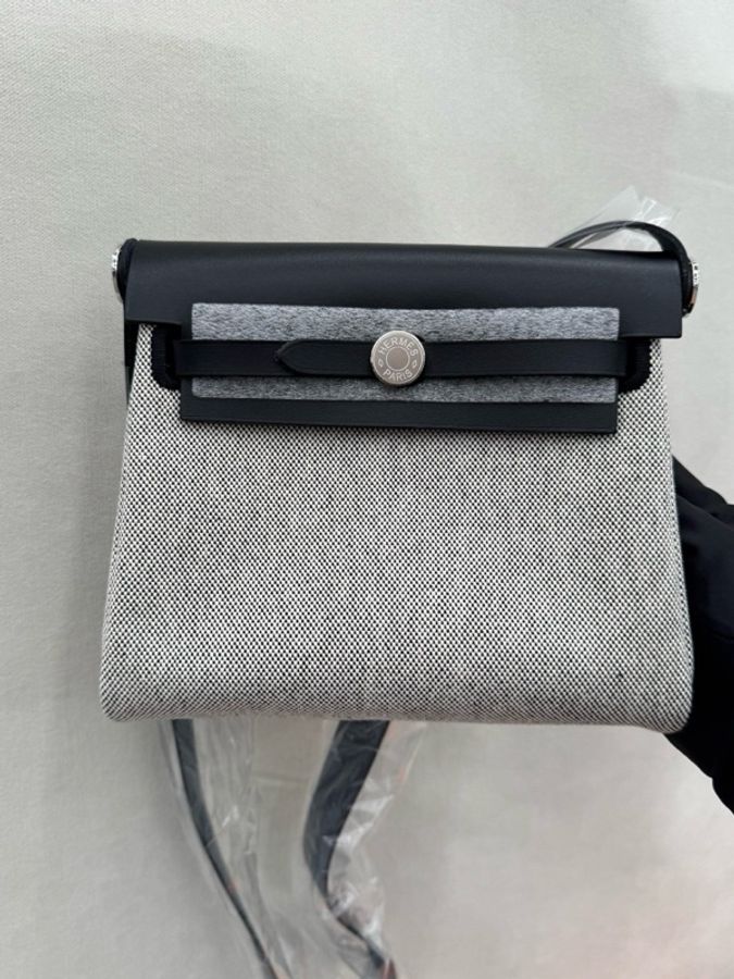 Hermes愛馬仕 mini herbag 黑銀熊貓拼帆布斜挎包 銀扣-1