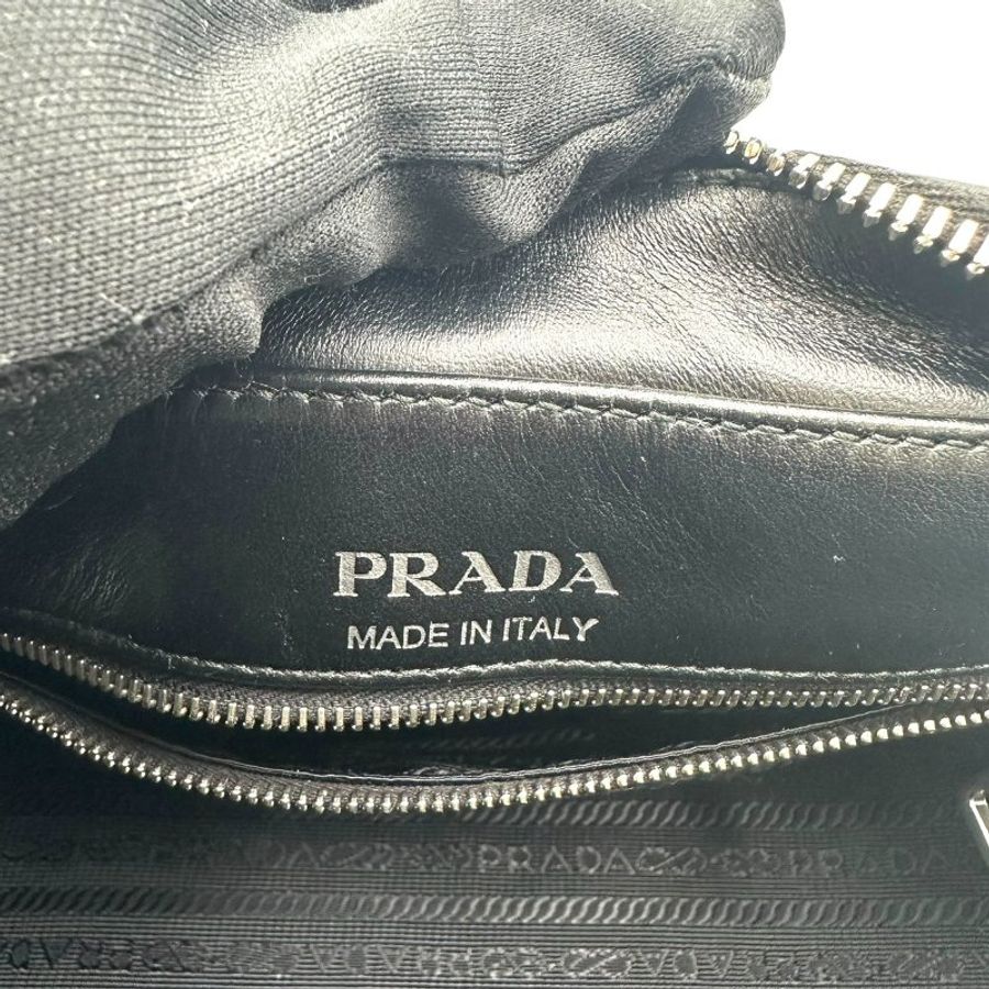 【美收精品】PRADA 黑色小牛皮斜背包 C-608【隔月月中將轉賣至日本 上架期限30天】-8