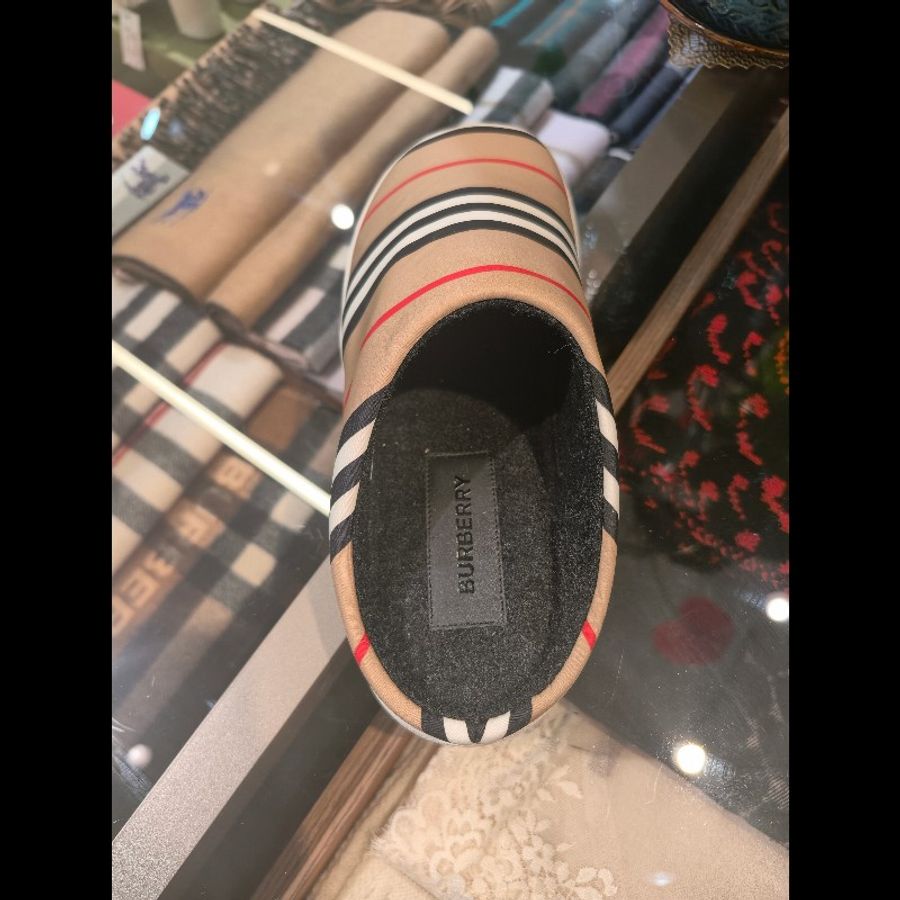 BURBERRY拖鞋38碼-4