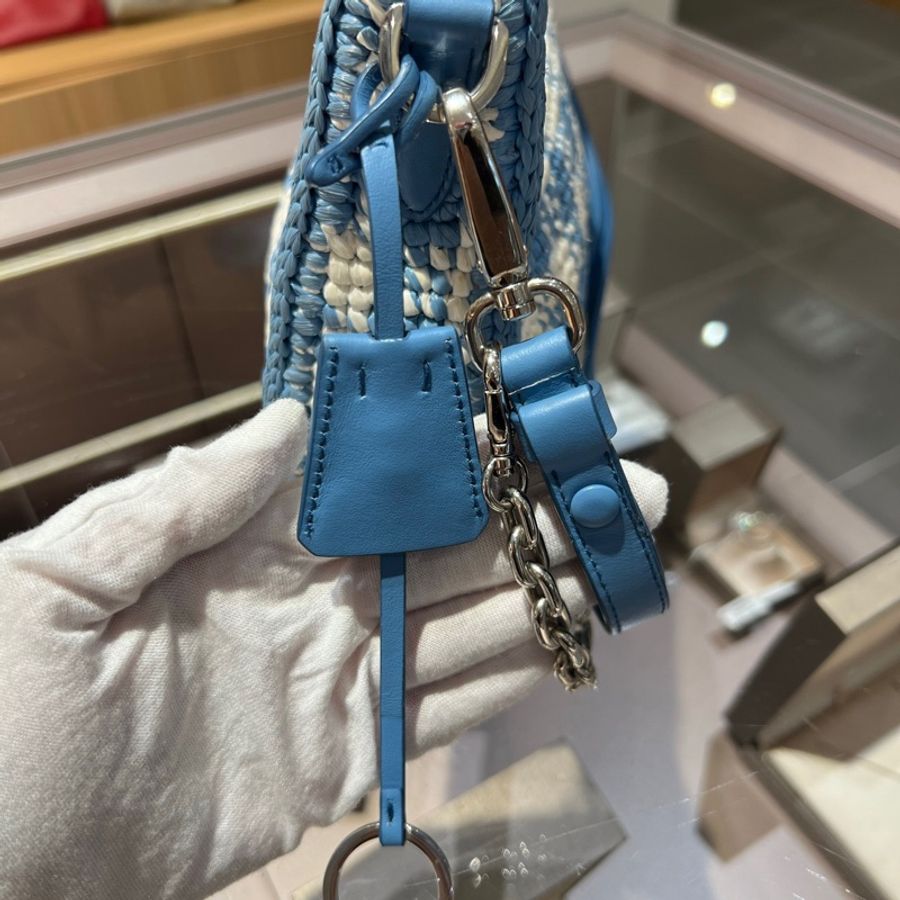 普拉达Prada蓝白格纹编织腋下包-7