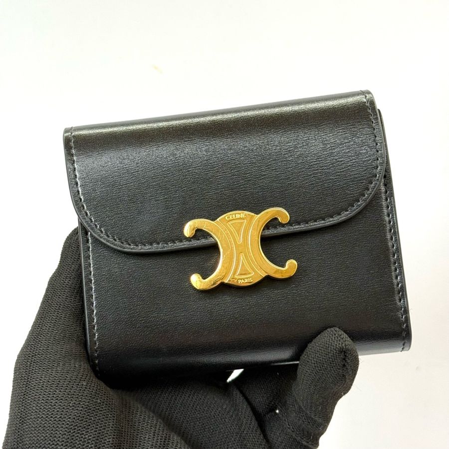 CELINE 黑色牛皮TRIOMPHE三折式短夾-0
