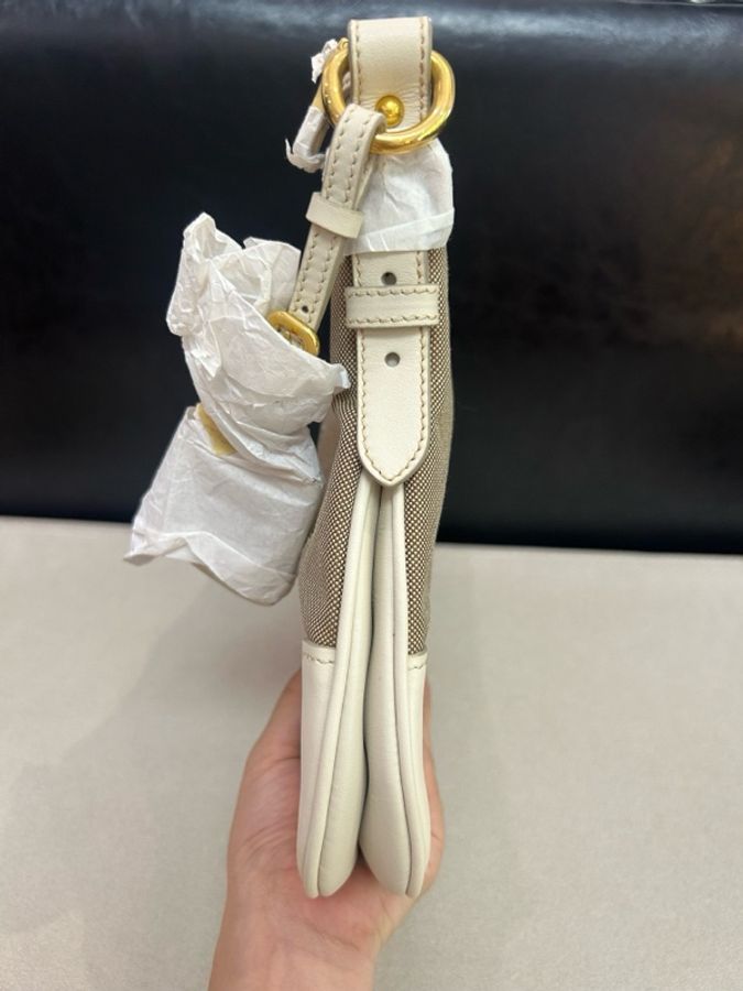 Prada/普拉達 刺繡大LOGO JACQUARD斜挎包米白帆布拼皮 復古學院風經典米白帆布+清爽白配皮-3
