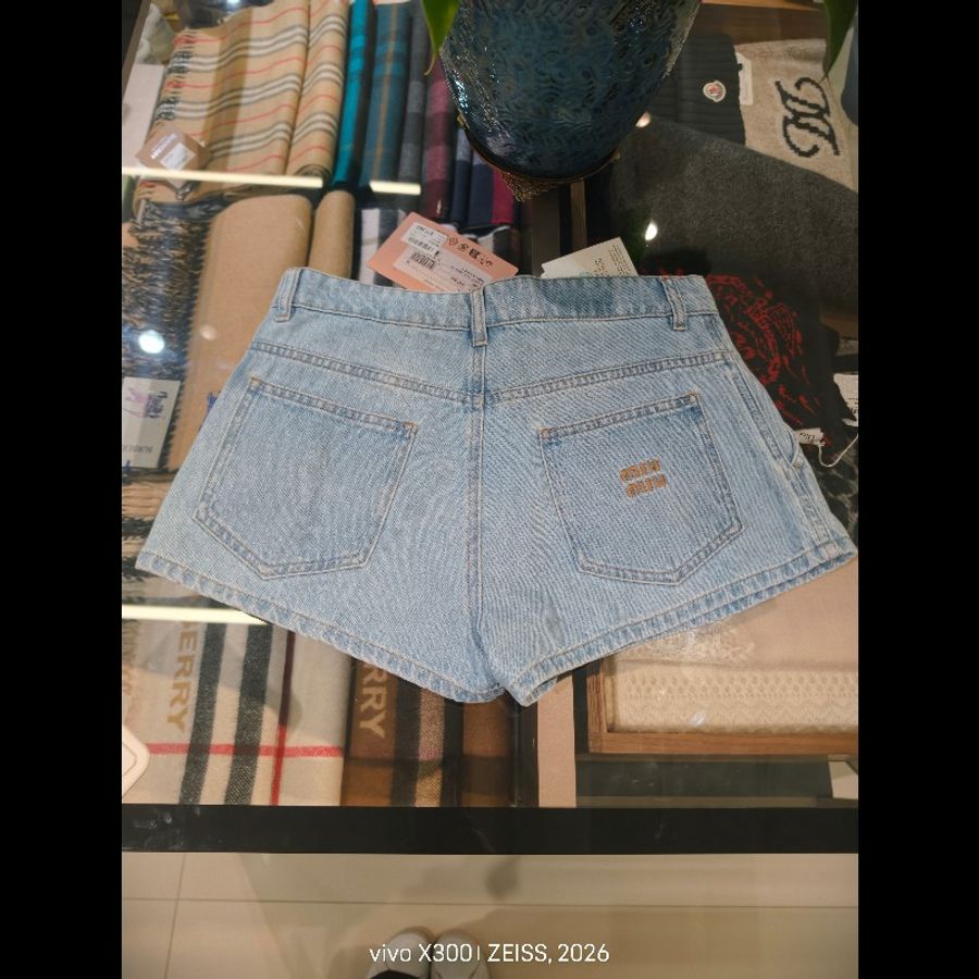 miu miu牛仔短褲碼數38碼-1