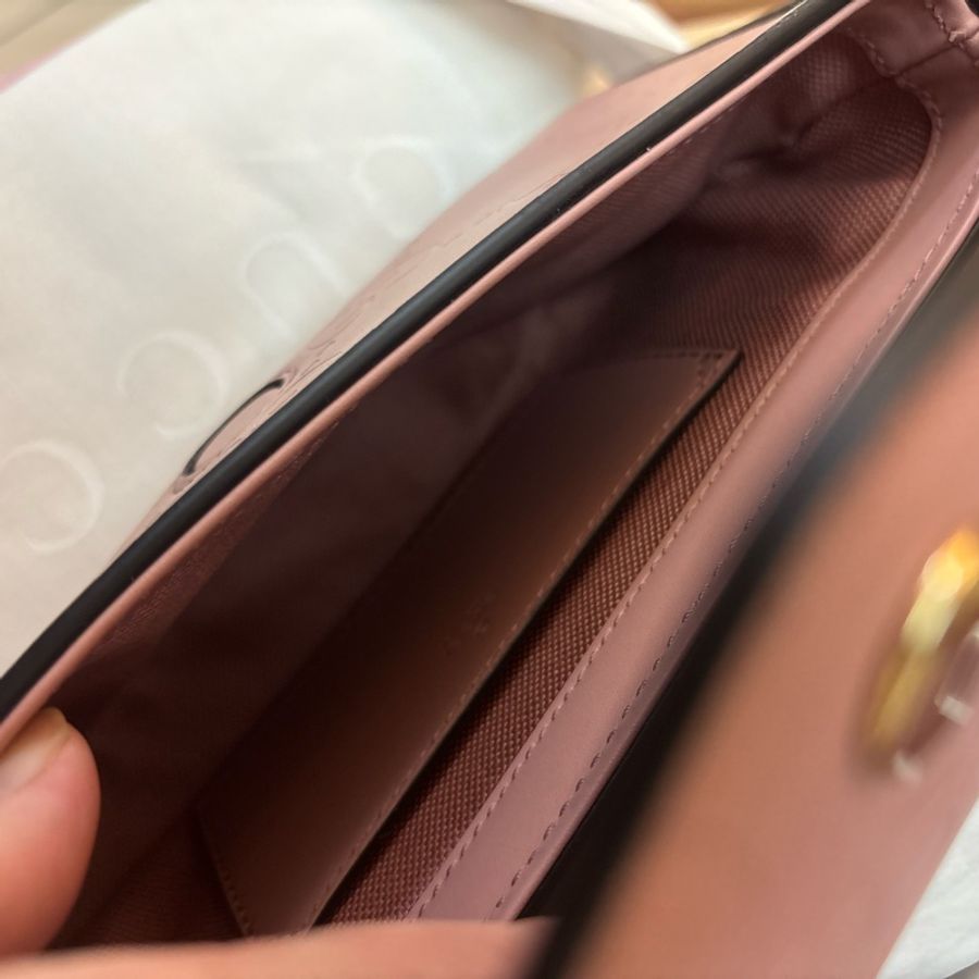 Gucci 玫瑰粉信封斜背包-9
