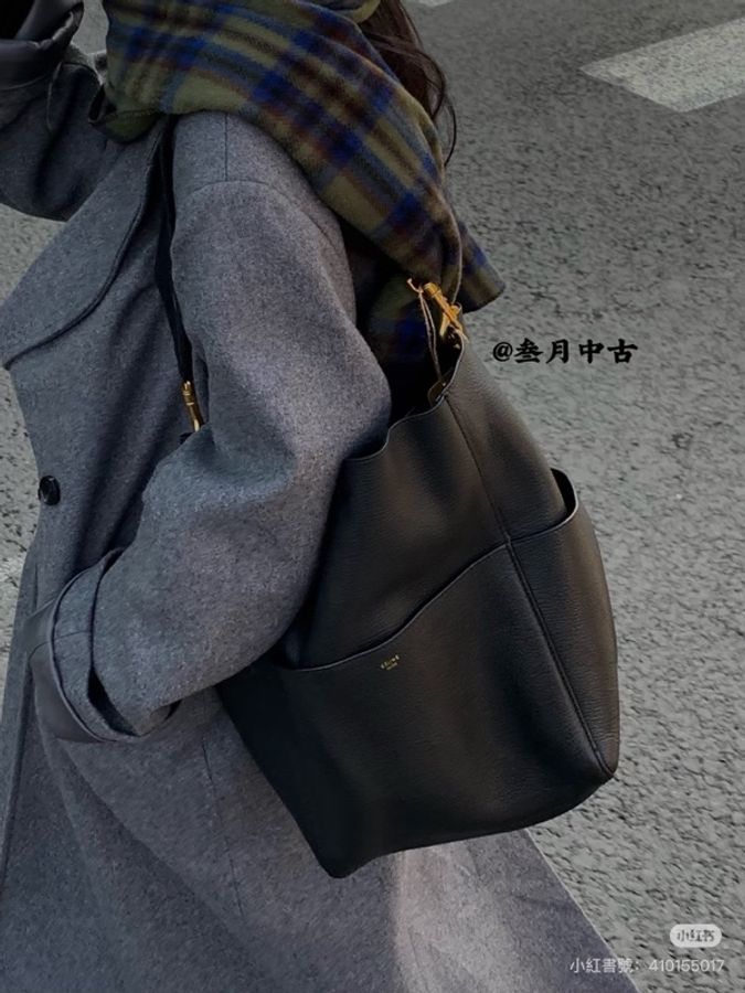 《仙闆名牌精品》CELINE SANGLE BUCKET 黑色 水桶包 肩背包 側背包 手提包-9