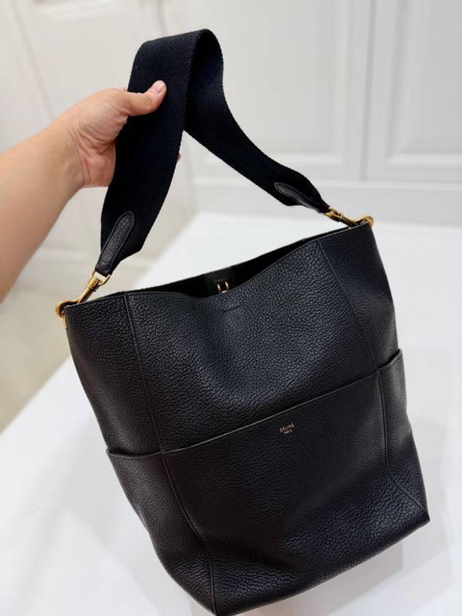《仙闆名牌精品》CELINE SANGLE BUCKET 黑色 水桶包 肩背包 側背包 手提包-10